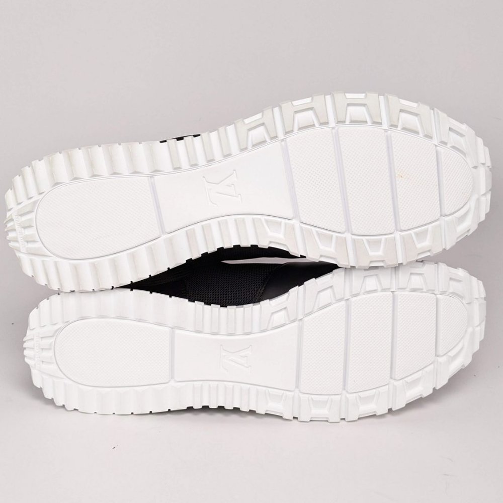 SOLD Louis Vuitton Men's Run Away Eclipse - Picture 8 of 8